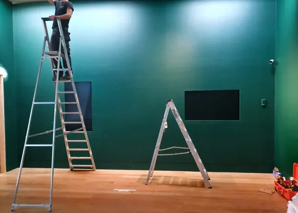 Hockney’s Eye - Wall build and installation