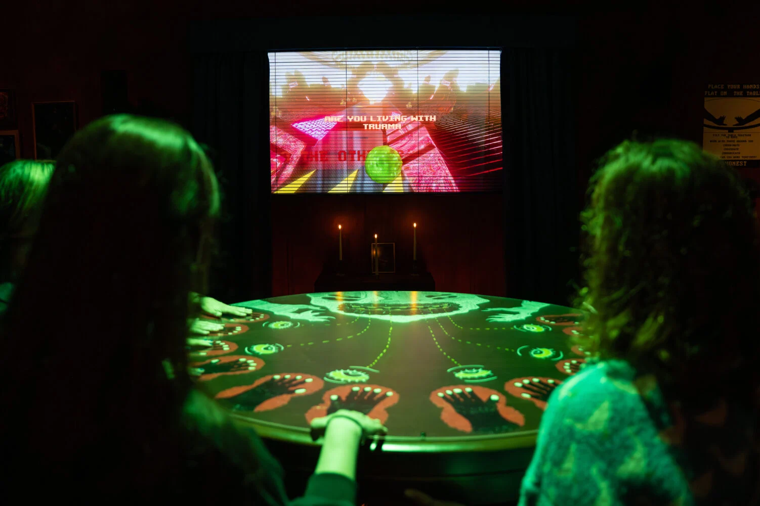 Serpentine video wall